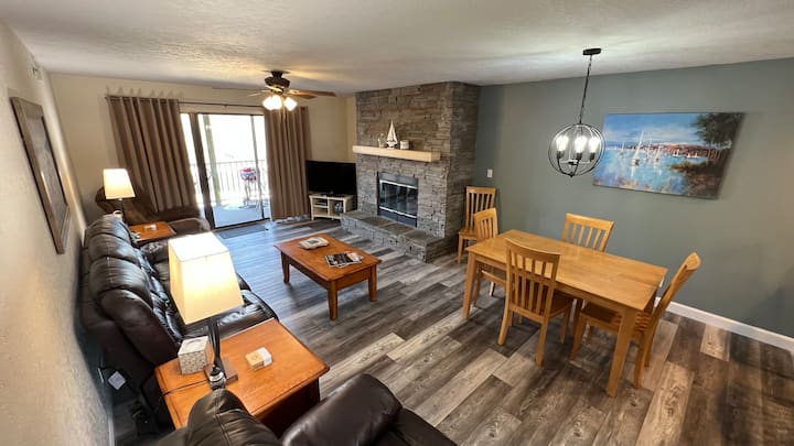 Lakefront 2 Bedroom Condo With Boat Slip - Osage Beach, MO
