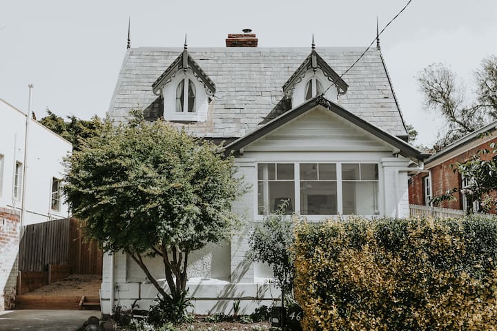 Gatekeepers Lodge – A Historic Hobart Experience