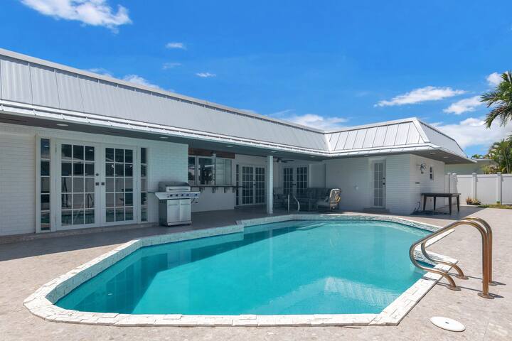 New modern 4 Bedroom+Office,Pool, bbq, game room gallery image 3