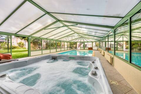 Gite 4/6 people indoor and heated swimming pool