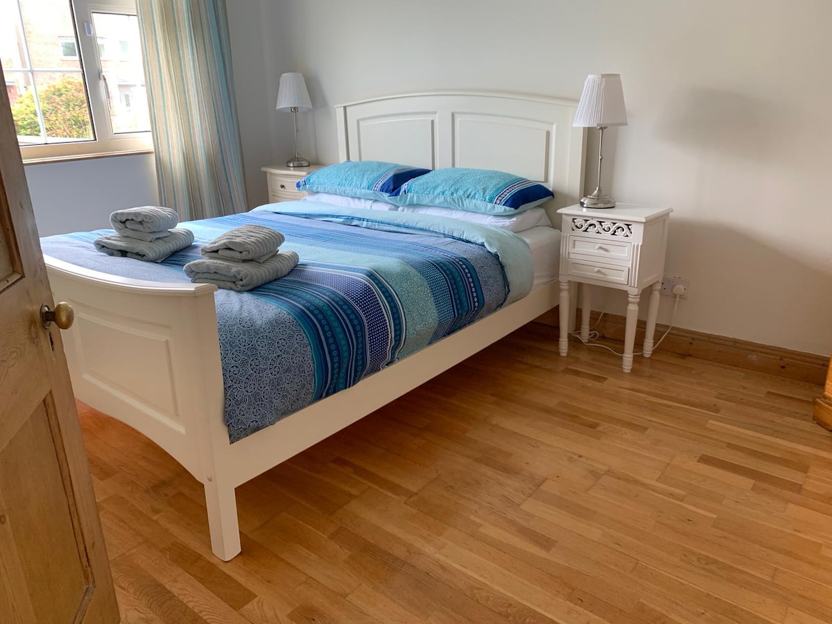 Spálňa s manželskou posteľou