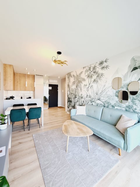 Popular Airbnb listing: Jungle River Apartment *free parking* in Nadodrze