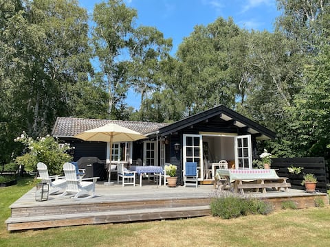 Charming cottage close to the water