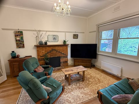 Top Airbnb: Haddie on the Lake in City Of Ballarat