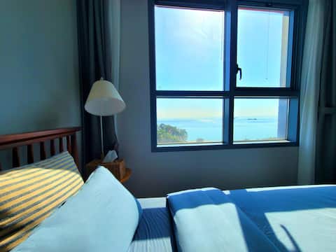 ♥Pungseong House♥ # Ocean view # East Sea # Netflix # 100-inch beam projector # Hansom Beach # High floor # New construction