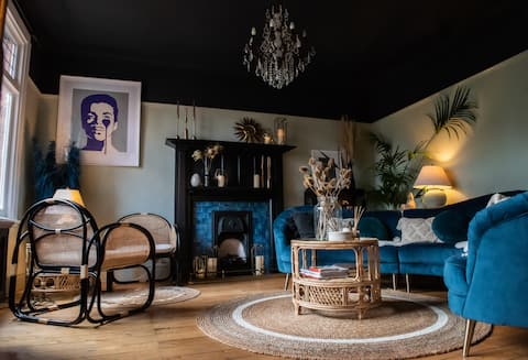 Successful Airbnb property: Unique Edwardian, Arts and Crafts detached house in Wythall