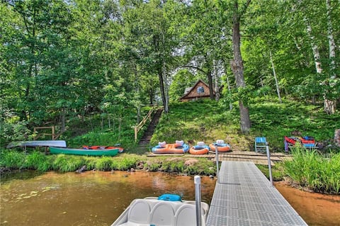 Dowling Lakefront Lodge: Dock, Game Room, Firepit
