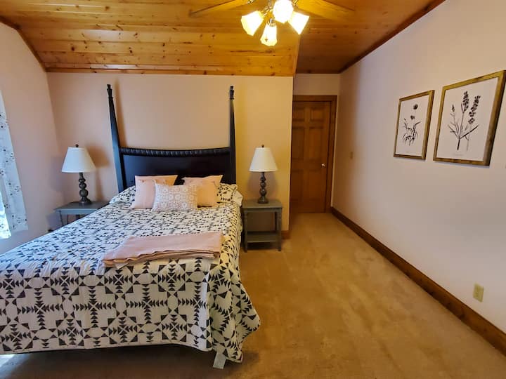 Уютно място за отдих - спалня с пълно легло за спокоен сън в спалня №2