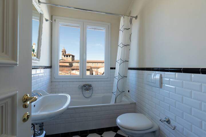 Damasco penthouse with terrace near the Duomo gallery image 4