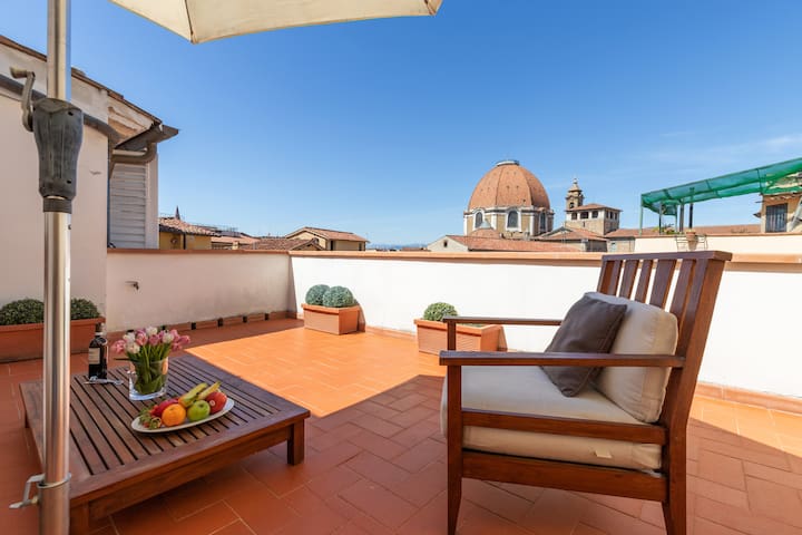 Damasco penthouse with terrace near the Duomo