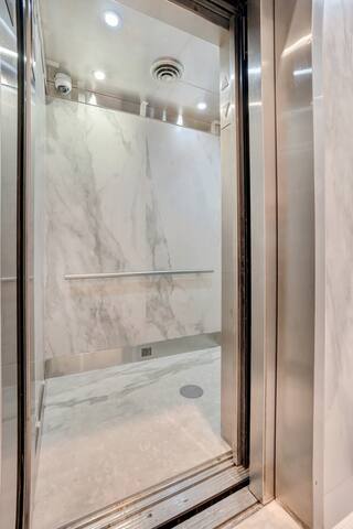 Modern WOW DUPLEX SOHO PH! $10mil Private terrace gallery image 4