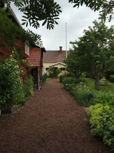 Centrally located villa with quiet location near Siljan
