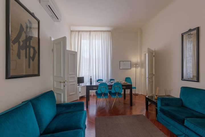 Seta spacious apartment next to the Duomo