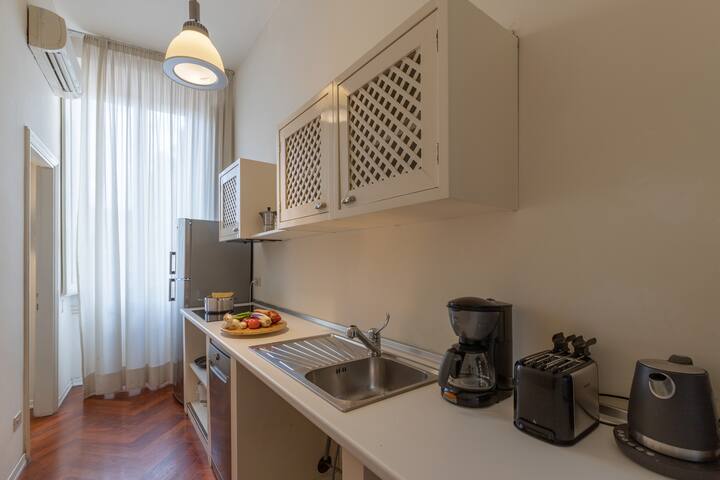 Seta spacious apartment next to the Duomo gallery image 4