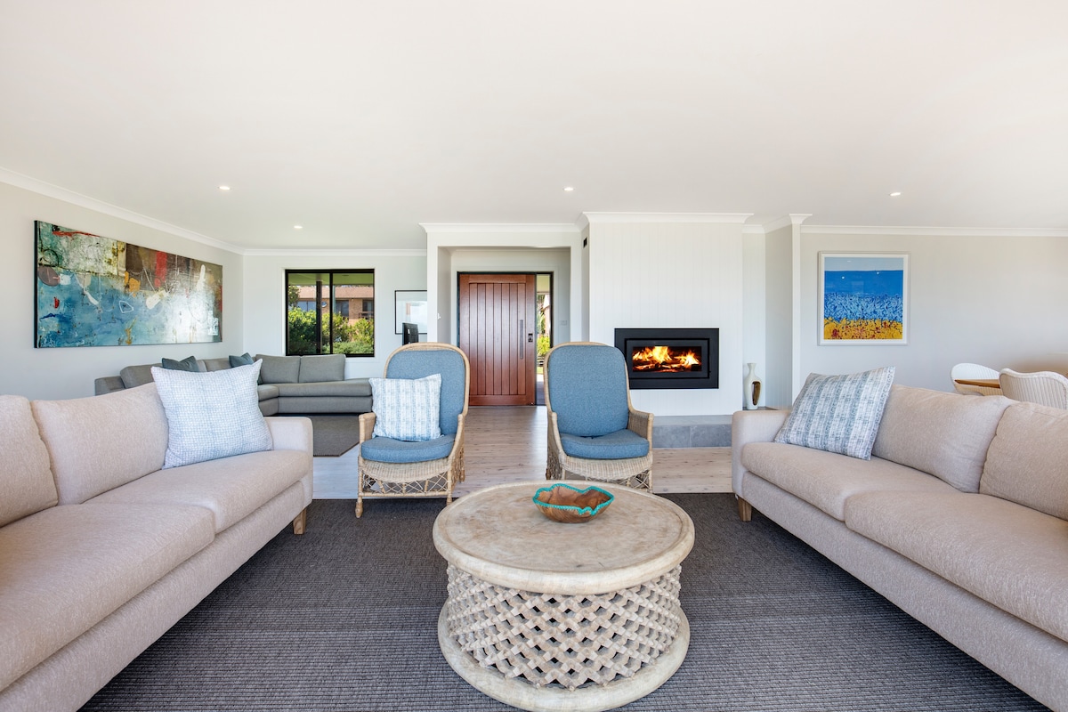 Top performing Airbnb: Escape -Luxury Absolute Beachfront Holiday Home in Culburra Beach