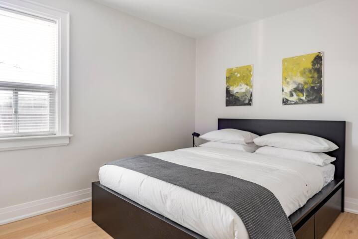 Cozy Home in Toronto. Parking. gallery image 4