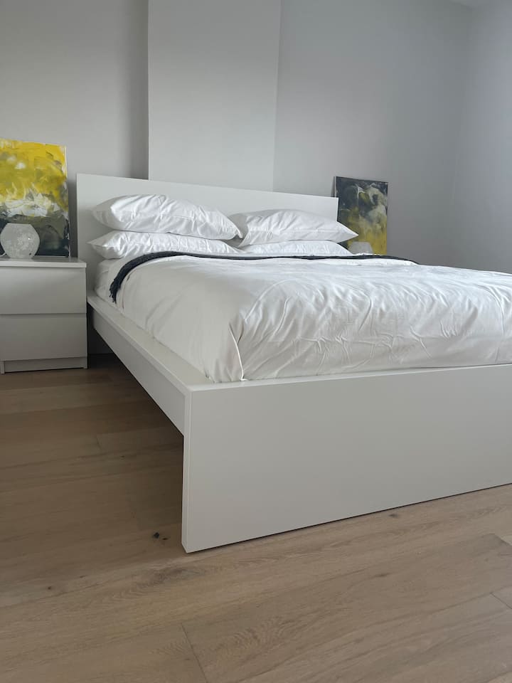 Queensize-Bett - Hauptschlafzimmer