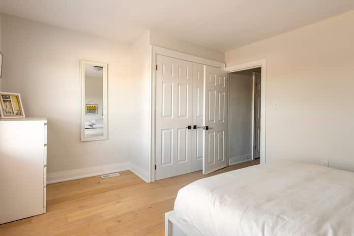 Geräumiges Hauptschlafzimmer 1