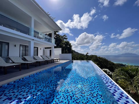 Paradise Heights Stunning View 2 Bed Apt with Pool