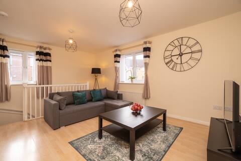 Successful Airbnb property: ★Gated Private Bristol 2 Bd Coach House & Parking★ in Horfield