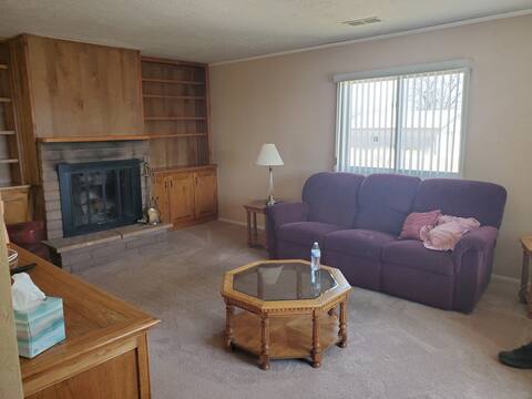 Sagebrush house.
Cheerful 3 bedroom private home.