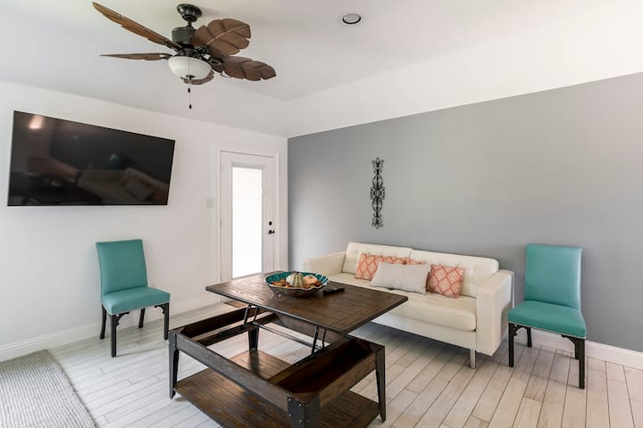 Serene Luxury Guesthouse - C&A, North Richland Hills