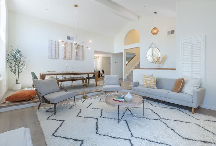 Goode.Homes Hilltop Home w. private pool/spa