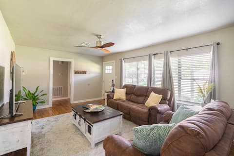 Cowboy Pool @ This  Charmer nearby Waterpark