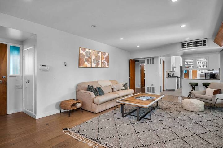 Mid Century Venice adjacent 3 BDR home on huge lot gallery image 4