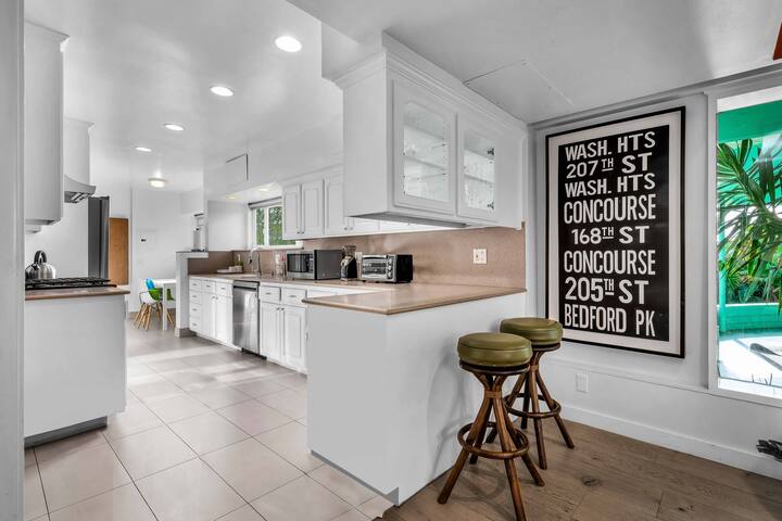 Mid Century Venice adjacent 3 BDR home on huge lot gallery image 5