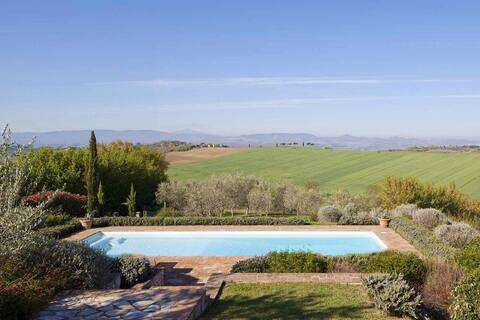 Fabulous Farmhouse with Pool & 360 Panoramic View