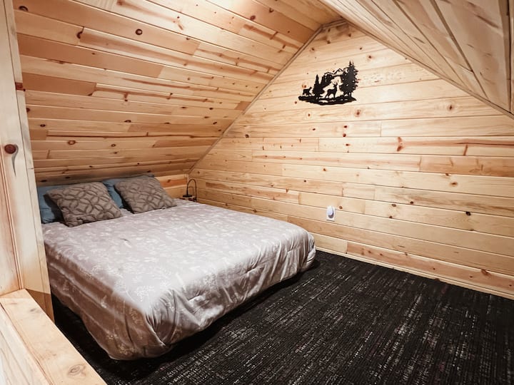 Área del loft n.º1 con cama tamaño queen