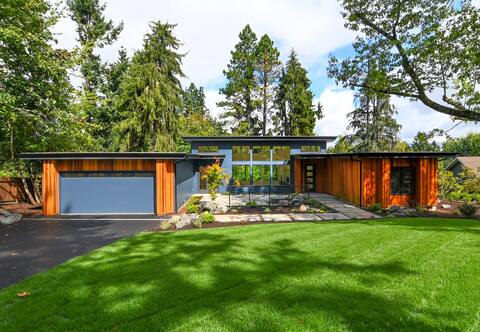 Eugene modern getaway: built 2019