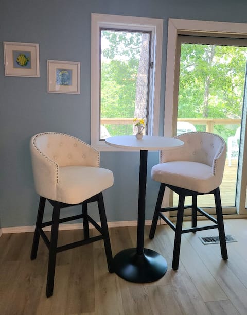 Successful Airbnb property: Lakefront Paradise/Kayaks+Back 40+Bike Lift Access in Fayetteville / Springdale / Rogers