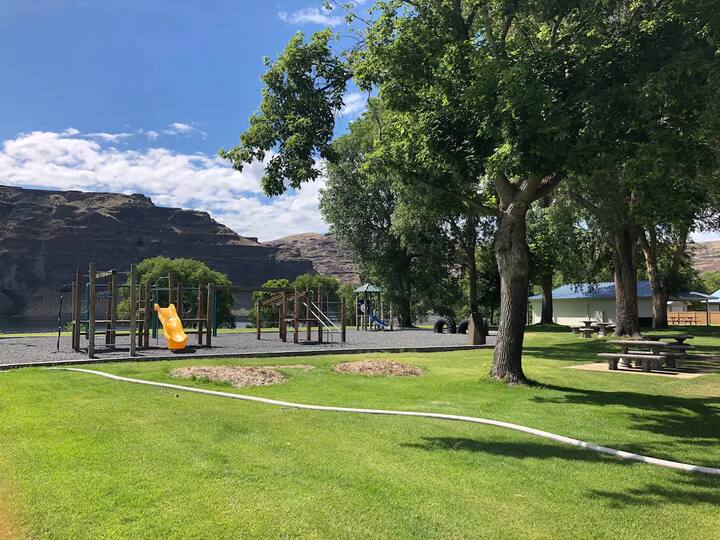 Sunland Desert Getaway near Amphitheatre Houses for Rent in