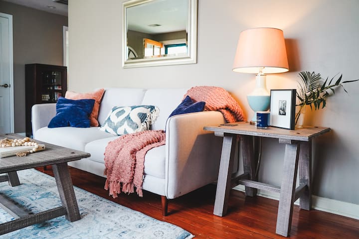 Chateau Waldo - Cuddle-up Charming Home - Kansas City