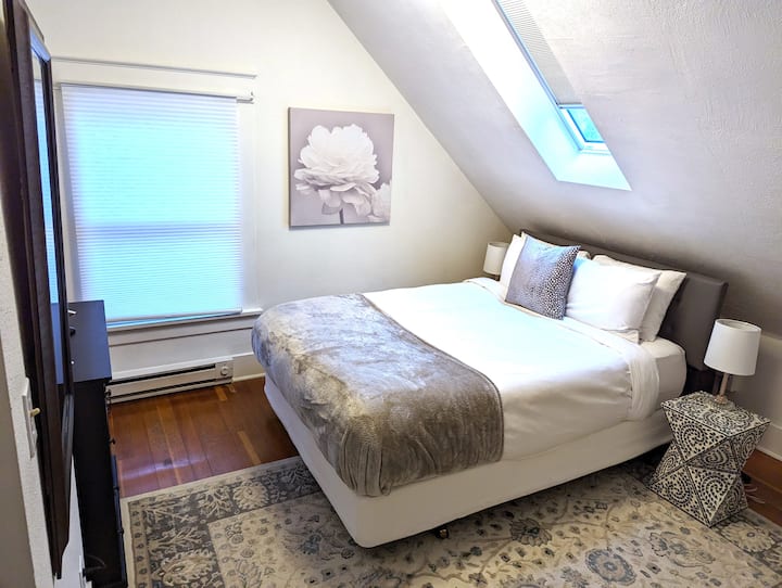View Looking Into this beautiful Skylight Room. The A night in Paris is sure to delight, and has a private full bath!