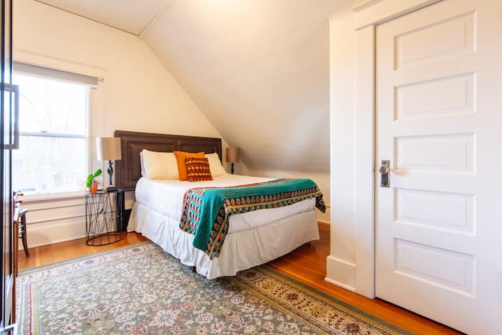 Enjoy abundant natural light in the morning or use room darkening blinds and drapes to sleep in on soft, Mellani sheets. Baseboard & plug-in heat, fan or window AC. Full-sized memory foam bed conforms to your body for a blissful night's sleep. Ahhh!