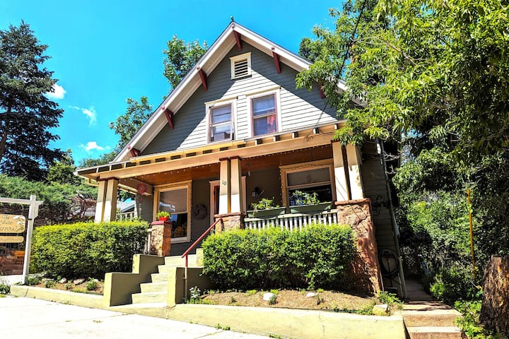 Historic 4BR Home, Walk Downtown