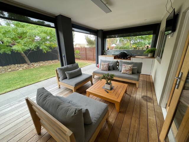 Beachy 5 Bedroom House gallery image 5