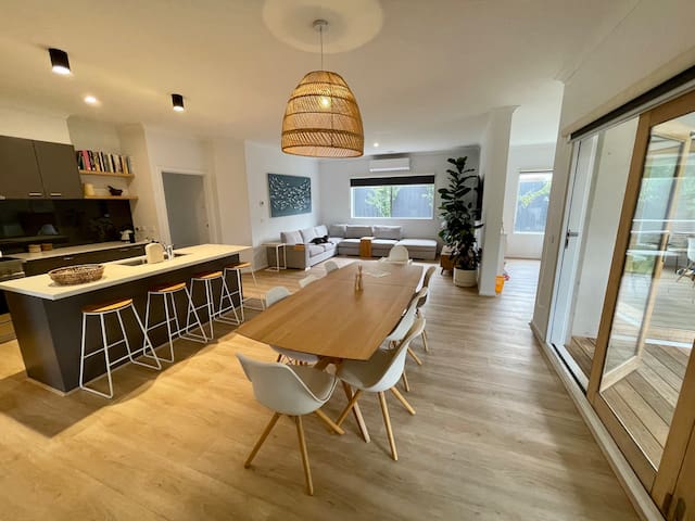 Beachy 5 Bedroom House gallery image 3