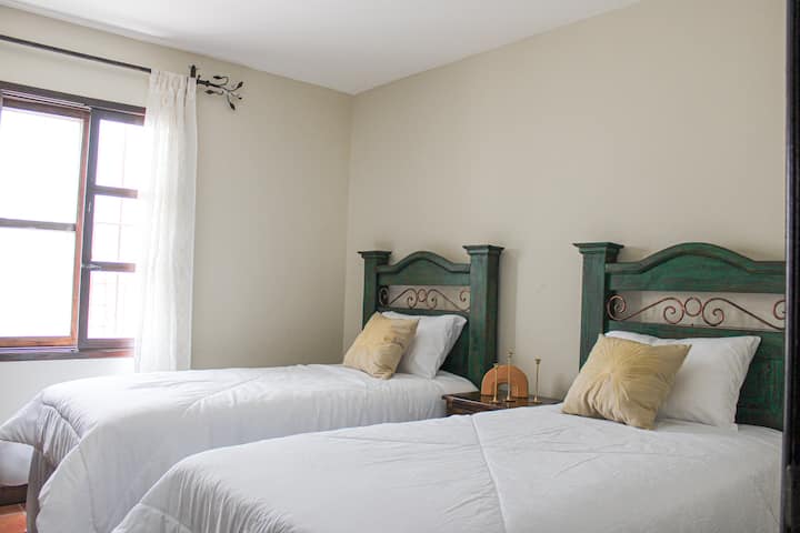 ห้องนอน #3 พร้อมเตียงอิมพีเรียล 2 เตียง 