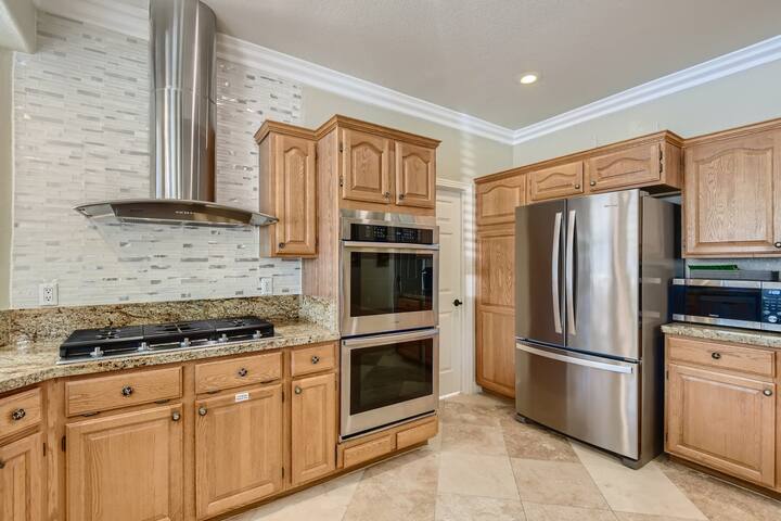 Luxury Villa 2.0 acre*Pool*View*Close Strip gallery image 3