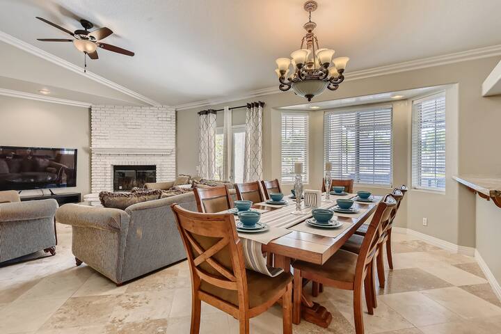 Luxury Villa 2.0 acre*Pool*View*Close Strip gallery image 4