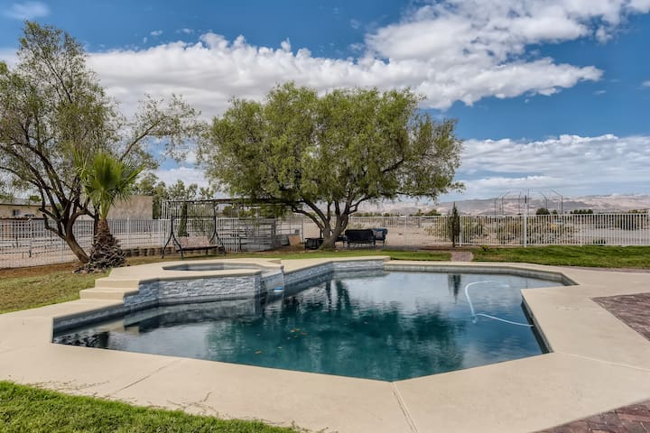 Luxury Villa 2.0 acre*Pool*View*Close Strip