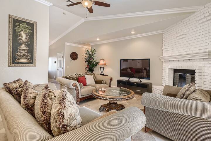 Luxury Villa 2.0 acre*Pool*View*Close Strip gallery image 5