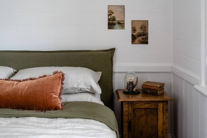 Maleny Lodge, exclusive use 7 bdrm + resort pool gallery image 4