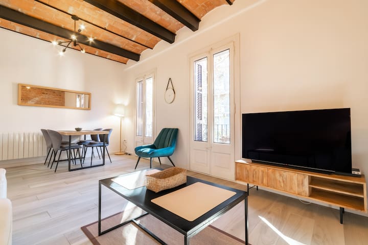 Rambla Poblenou with balcony, close to sea, quiet