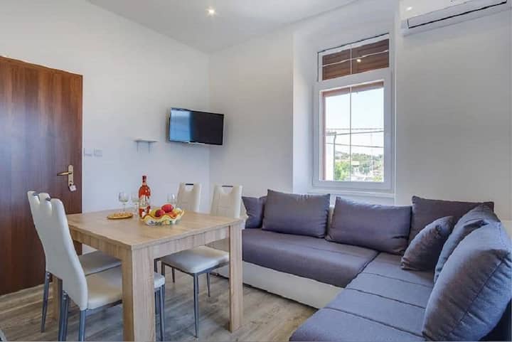 Peaceful Apartment By The Beach - Nerezine