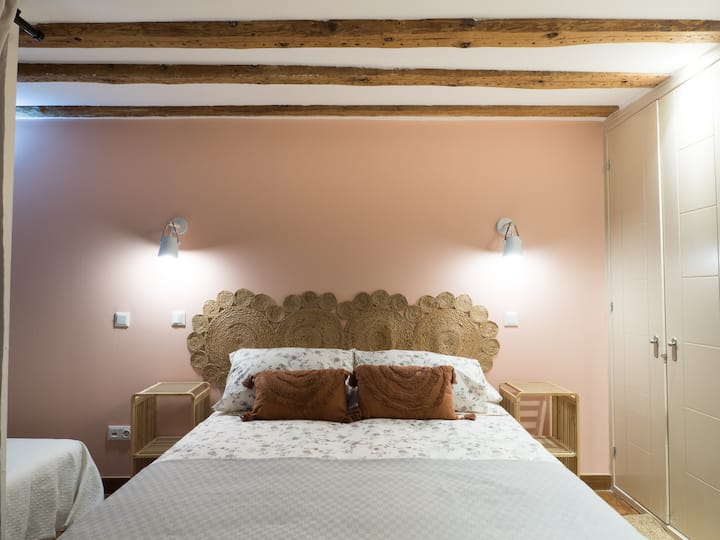 卧室1 （ 1张双人床+ 1张单人床）